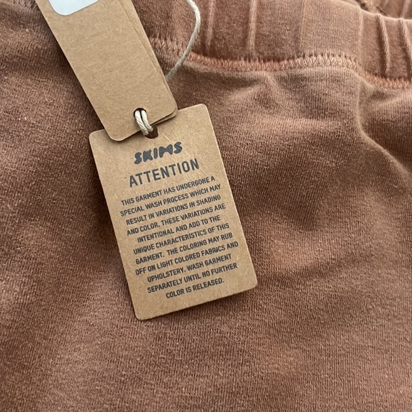 Skims Outdoor Leggings - Picture 5 of 8